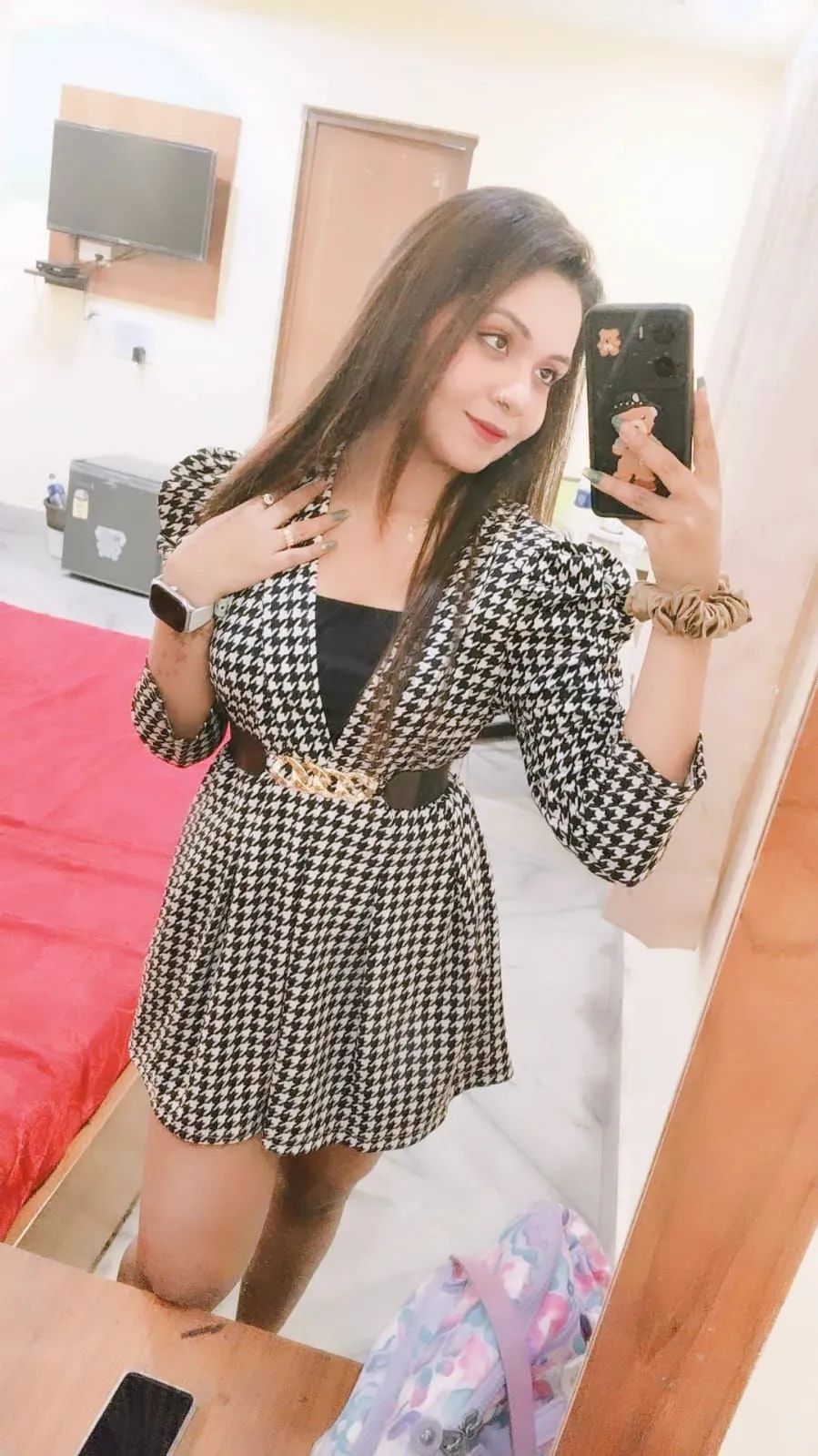 Beautiful Kanpur call girl in an elegant dress